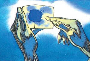Tedryn holocron activating.jpg
