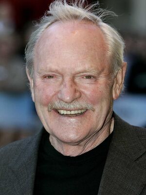 Julian Glover.jpg