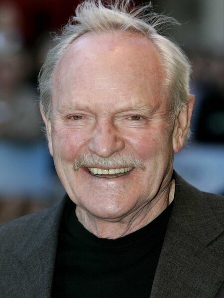 File:Julian Glover.jpg