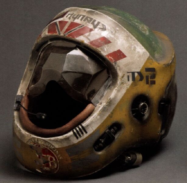 File:Horton Salm flight helmet SWCostumes.jpg